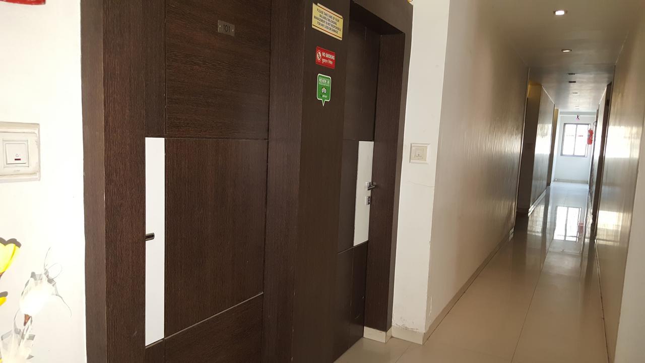 Hotel Khandesh Residency Панвел Экстерьер фото