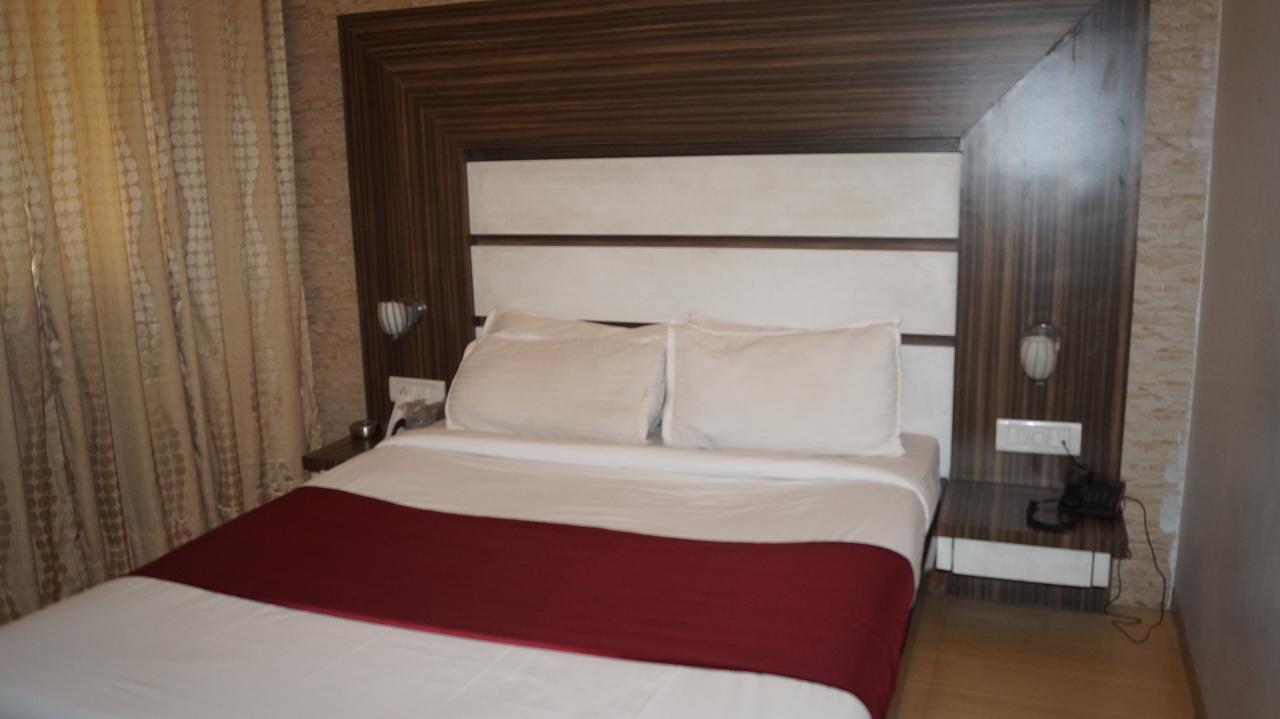 Hotel Khandesh Residency Панвел Экстерьер фото
